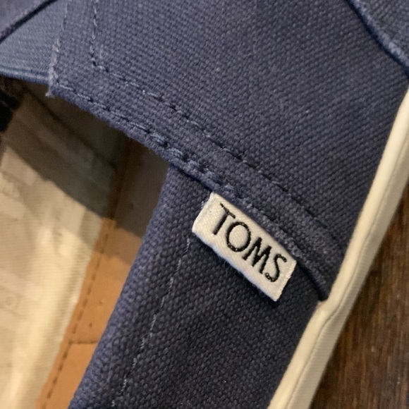 Tom’s Size 4.5 Shoes Kids Navy - Picture 6 of 6
